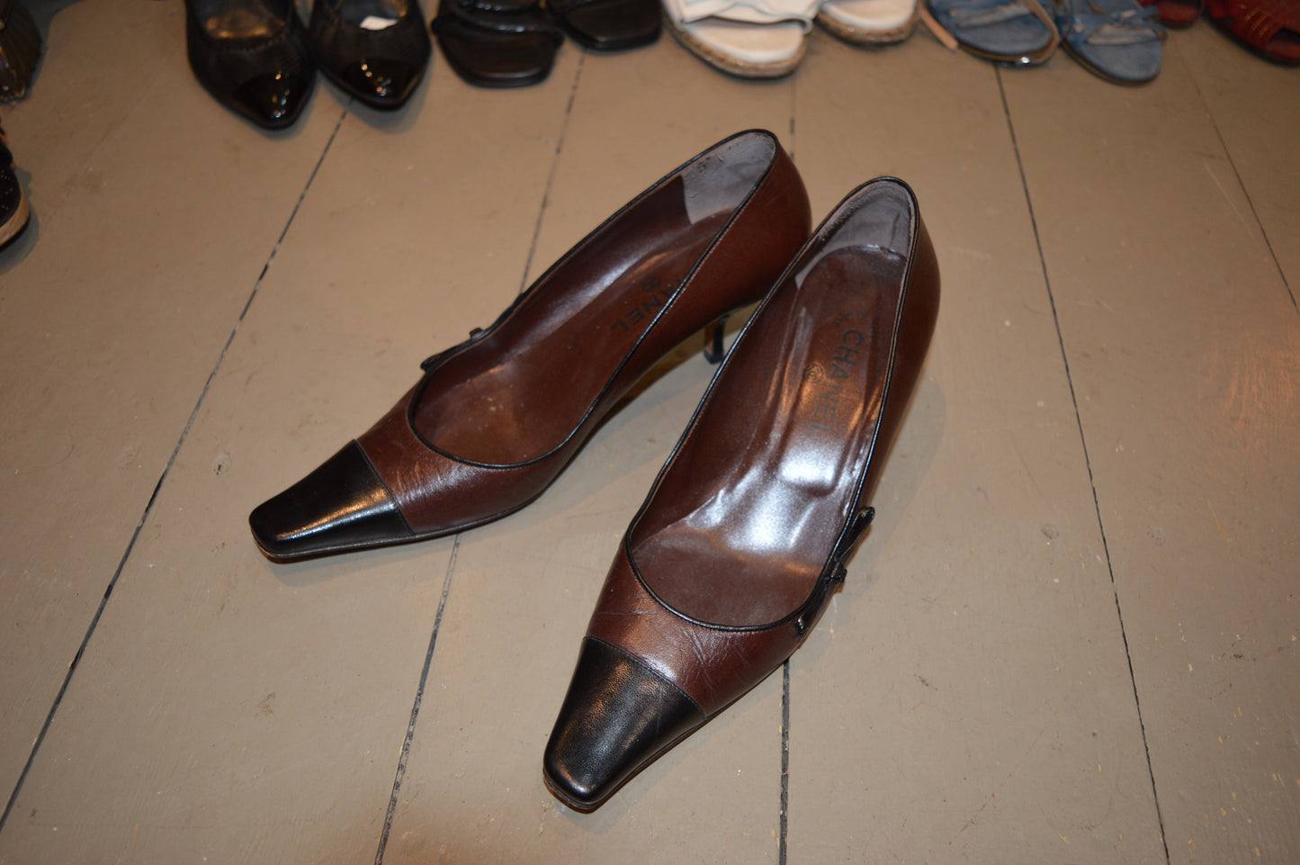 Vintage Chanel brown leather kitten heels