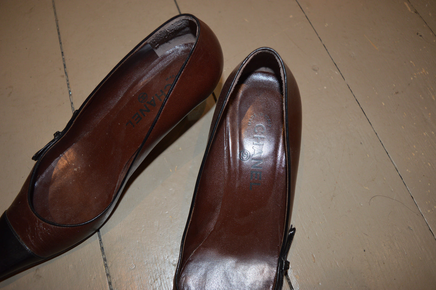 Vintage Chanel brown leather kitten heels