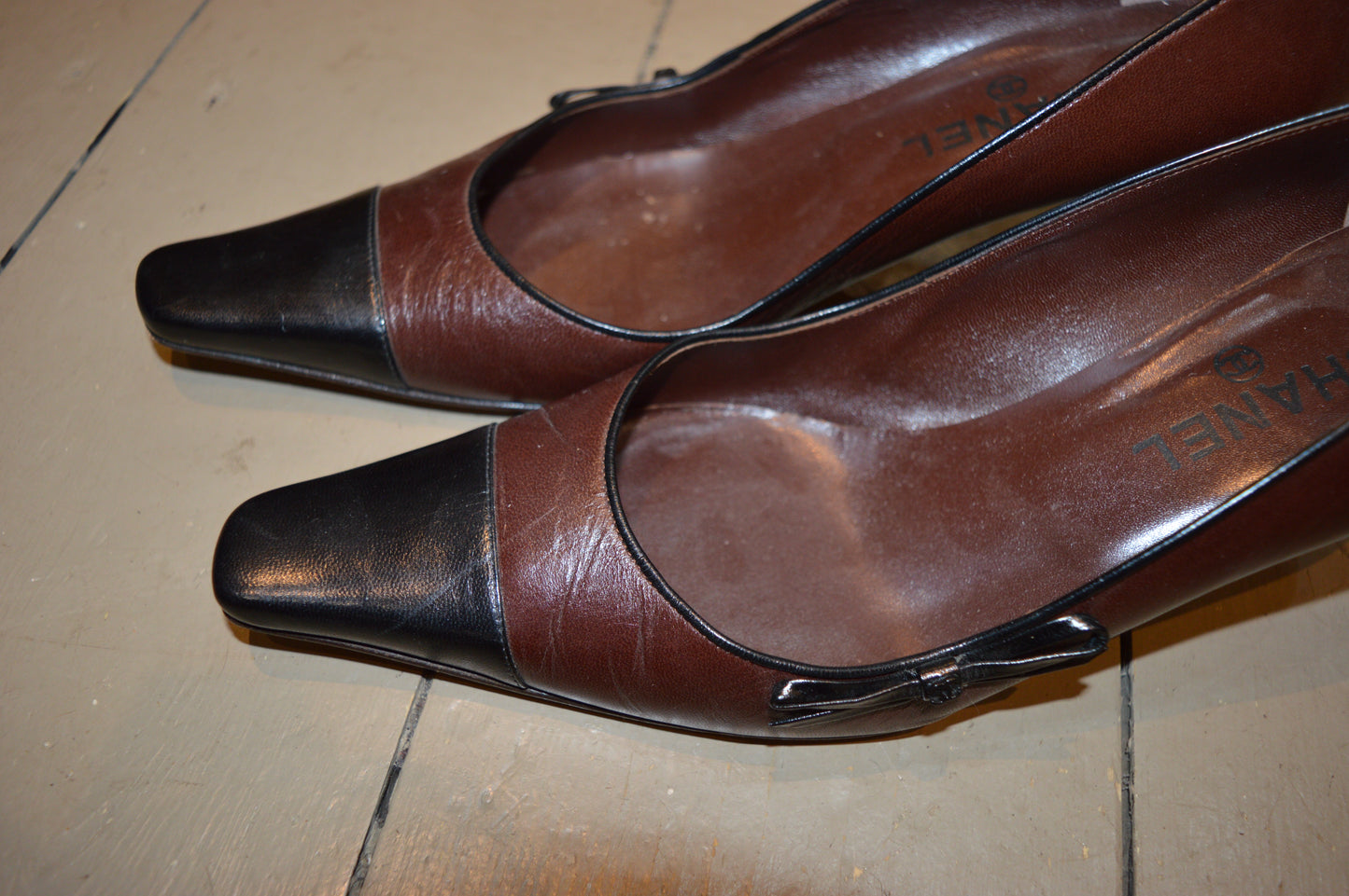 Vintage Chanel brown leather kitten heels
